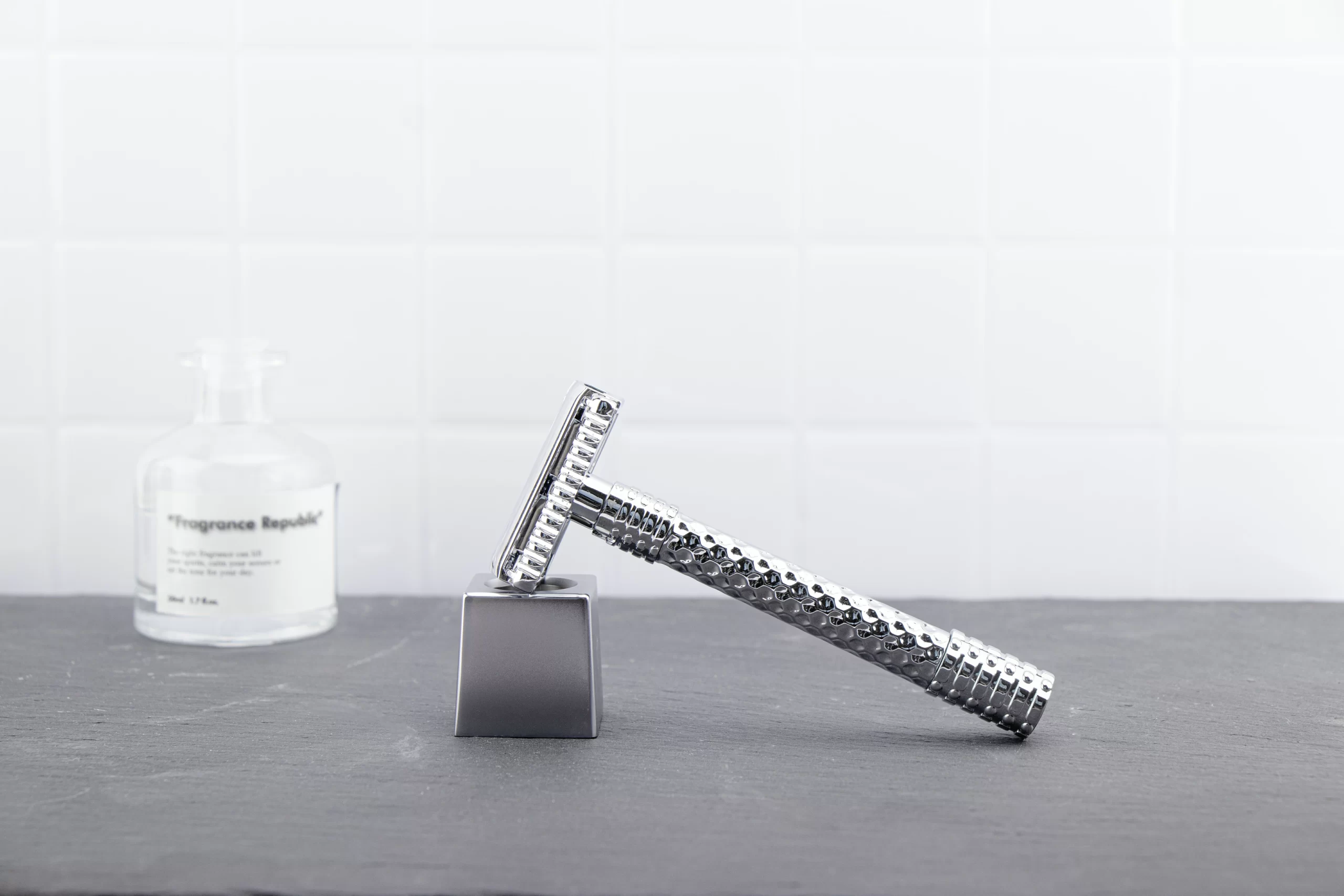 Simple Shaving Razor Purchase easy-to-use adjustable safety razor and shave smoothly ...